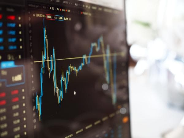 Altria Shares Slide 4% as Regulatory and Macro Pressures Mount